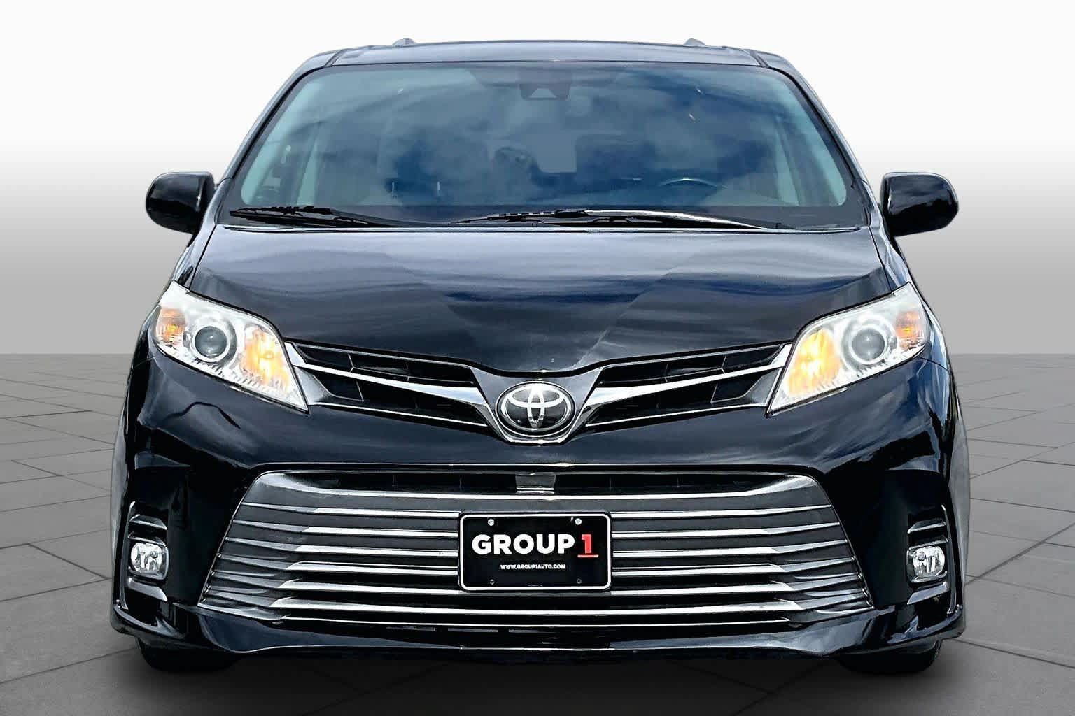 Used 2018 Toyota Sienna XLE w/ XLE Navigation Package FWD image 4