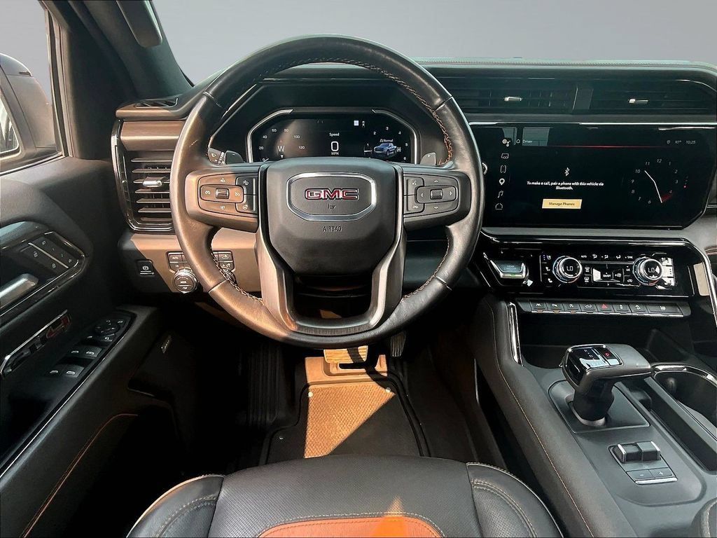 Used 2022 GMC Sierra 1500 AT4 w/ AT4 Premium Package AWD/4WD image 11