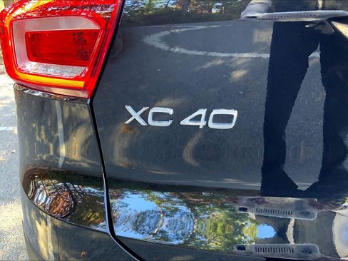 Used 2024 Volvo XC40 B5 Plus w/ Protection Package Premier image 9