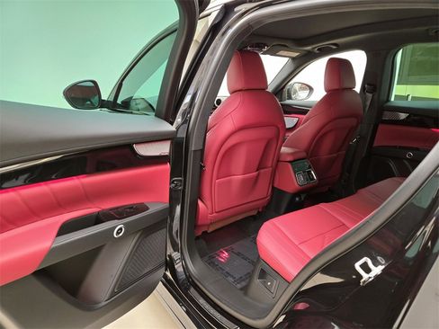 New 2025 Maserati Grecale Modena image 16