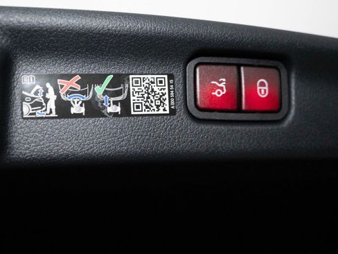 New 2026 Mercedes-Benz C 300 4MATIC Sedan image 36