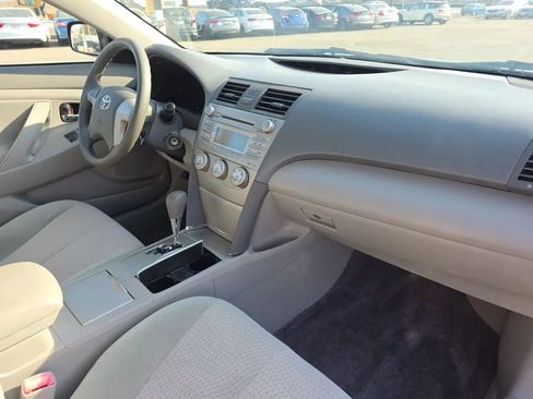 Used 2011 Toyota Camry LE FWD image 12