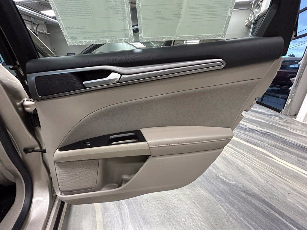 Used 2017 Ford Fusion SE FWD image 39