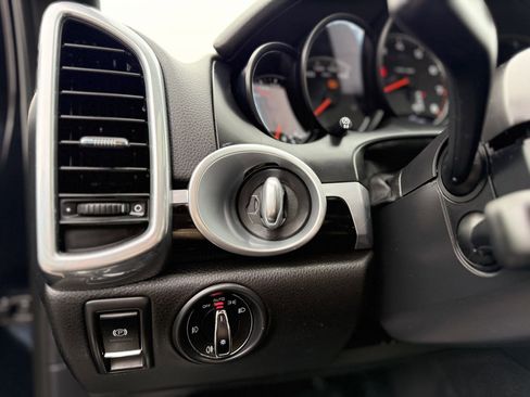 Used 2016 Porsche Cayenne image 17