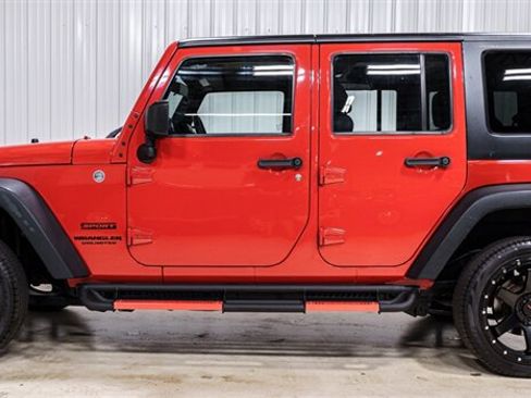 Used 2015 Jeep Wrangler Unlimited Sport w/ Connectivity Group AWD/4WD image 2
