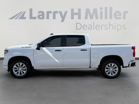 Used 2023 Chevrolet Silverado 1500 Custom image 2