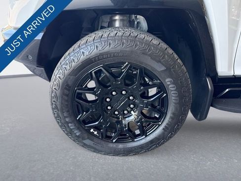 Used 2025 GMC Hummer EV 2X w/ LPO, Sport Package image 10