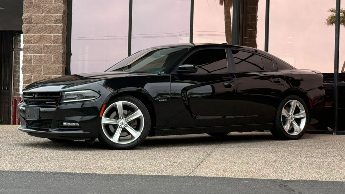Used 2018 Dodge Charger R/T RWD image 3