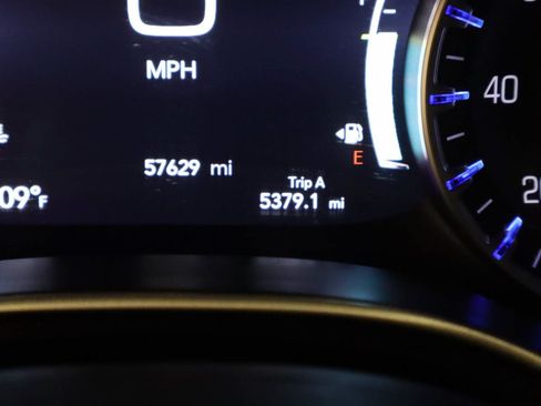 Used 2023 Chrysler Pacifica Touring-L FWD image 8