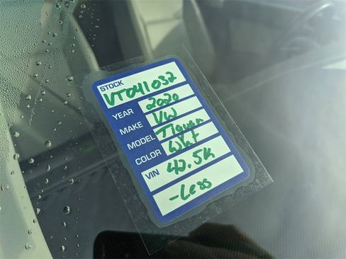 Certified 2020 Volkswagen Tiguan SE w/ Panoramic Sunroof Package image 9