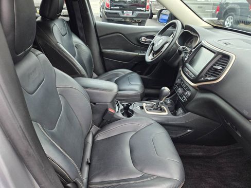 Used 2015 Jeep Cherokee Limited w/ Technology Group AWD/4WD image 33