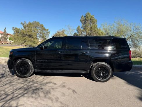 Used 2019 Chevrolet Suburban Premier RWD image 2