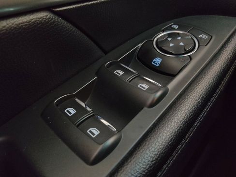 Used 2016 Ford Explorer XLT w/ Equipment Group 202A FWD image 27
