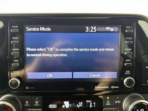 Used 2021 Toyota Highlander XLE AWD/4WD image 6
