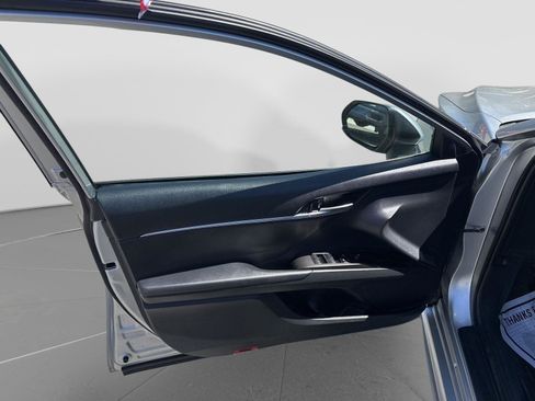 Used 2021 Toyota Camry SE FWD image 12