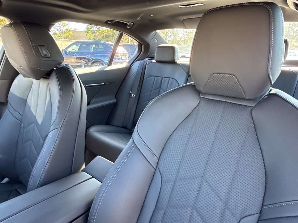 Used 2026 BMW i5 eDrive40 w/ M Sport Package RWD image 21