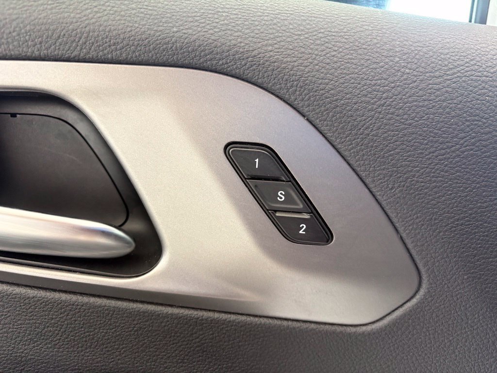 Used 2025 Chrysler Pacifica Select FWD image 29