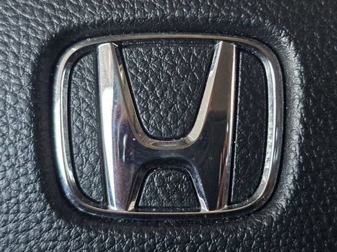 Used 2025 Honda Pilot EX-L image 11