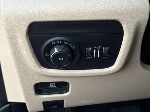 New 2025 Jeep Grand Cherokee Limited AWD/4WD image 32