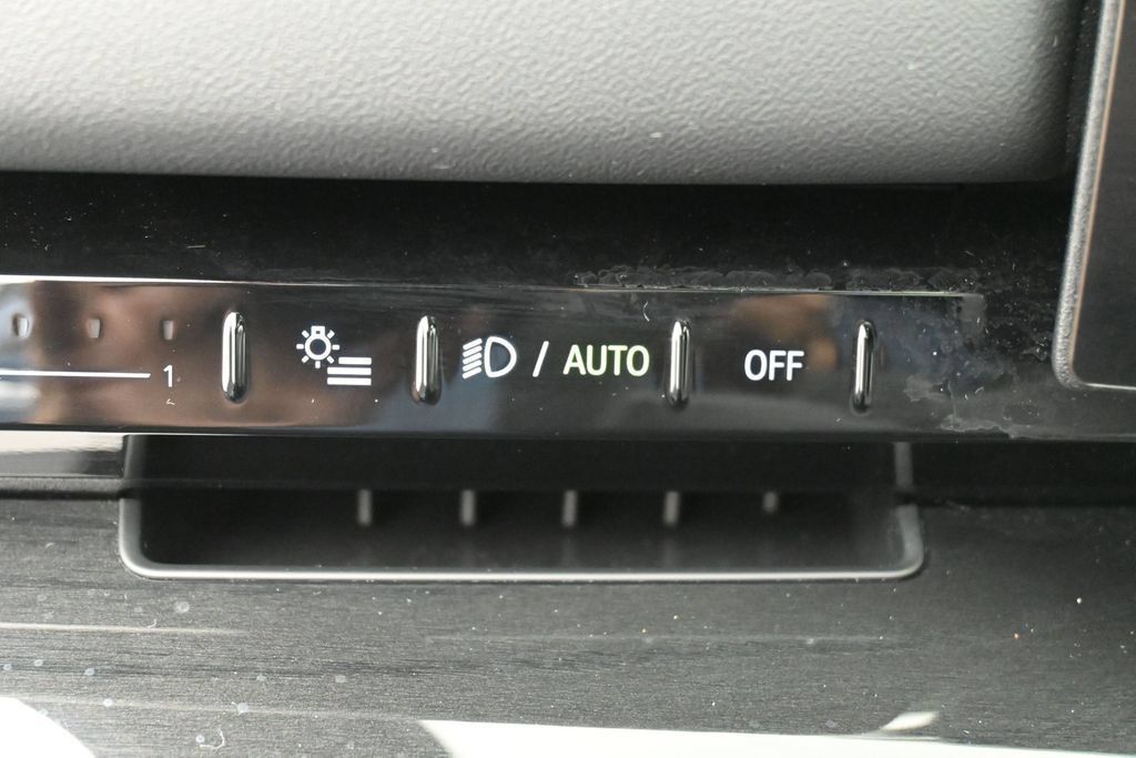 Used 2024 BMW 530i xDrive w/ Premium Package AWD/4WD image 21