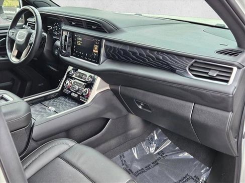Used 2024 GMC Yukon XL Denali w/ Advanced Technology Package image 27