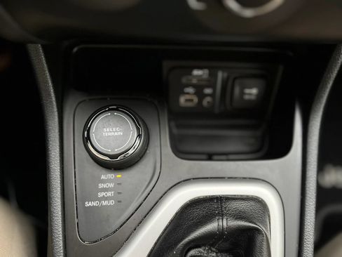 Used 2016 Jeep Cherokee Sport w/ Trailer Tow Group AWD/4WD image 20