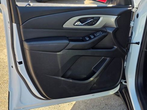 Used 2023 Chevrolet Traverse LT image 19