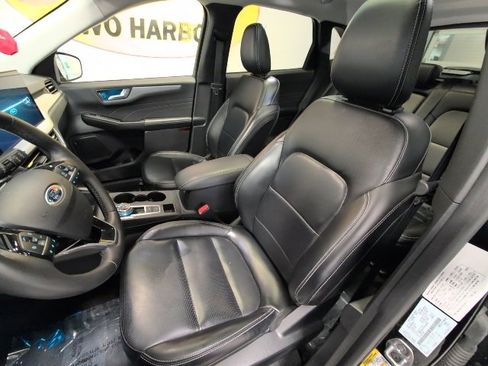 Certified 2024 Ford Escape Platinum image 11