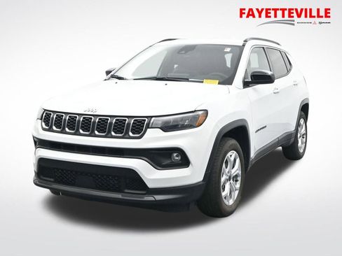 Used 2025 Jeep Compass Latitude AWD/4WD image 1
