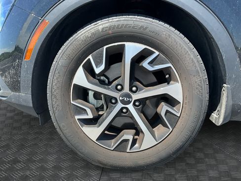 Used 2025 Kia Sportage EX FWD image 10