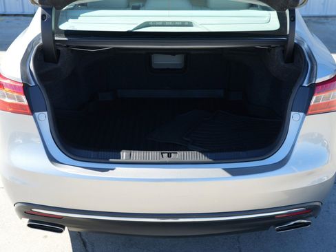 Used 2016 Toyota Avalon Limited w/ Toyota Safety Sense Package image 9