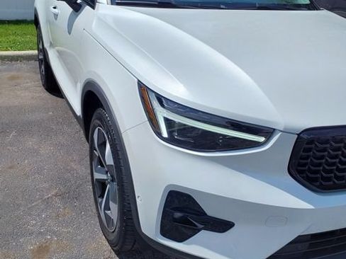 Used 2026 Volvo XC40 B5 Plus AWD/4WD image 3