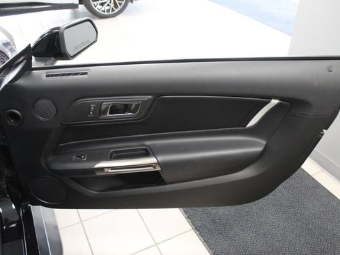 Used 2022 Ford Mustang Shelby GT500 w/ Technology Package RWD image 11
