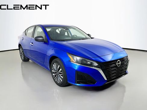Used 2025 Nissan Altima 2.5 SV AWD/4WD image 5