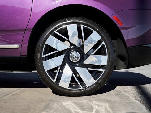 Used 2025 Rolls-Royce Cullinan image 18