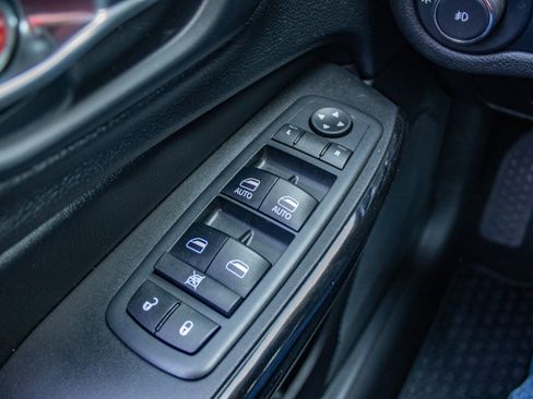 Used 2019 Jeep Cherokee Latitude Plus AWD/4WD image 34