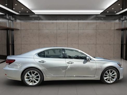 Used 2015 Lexus LS 460 w/ Comfort Package RWD image 2