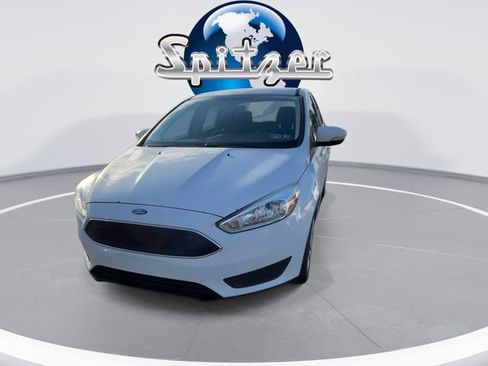 Used 2018 Ford Focus SE w/ Cold Weather Package image 3