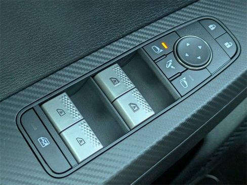 New 2025 Mitsubishi Outlander SE image 25