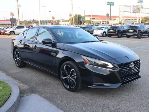 New 2025 Nissan Altima 2.5 SR w/ SR Premium Package image 11