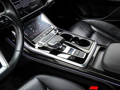 Used 2025 Audi Q7 3.0T Premium Plus image 16