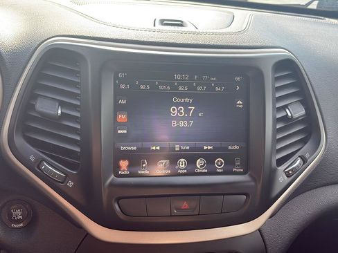 Used 2015 Jeep Cherokee Limited w/ Trailer Tow Group AWD/4WD image 17
