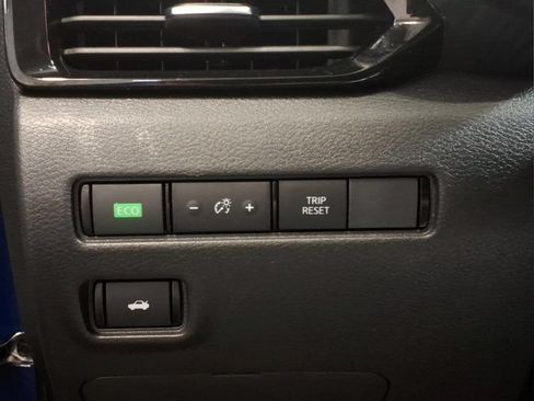 Used 2025 Nissan Sentra SV FWD image 18
