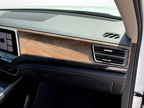 Used 2024 Volkswagen Atlas SE image 21