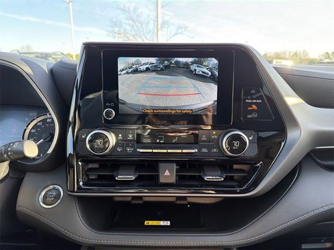 Used 2023 Toyota Highlander XLE image 31