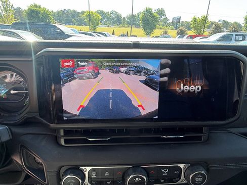 Used 2025 Jeep Wrangler Unlimited Rubicon 4xe AWD/4WD image 33
