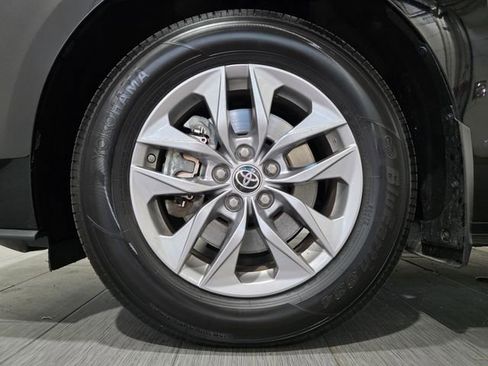 Used 2023 Toyota Sienna XLE FWD image 23