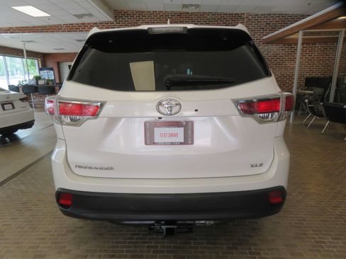 Used 2016 Toyota Highlander XLE FWD image 5