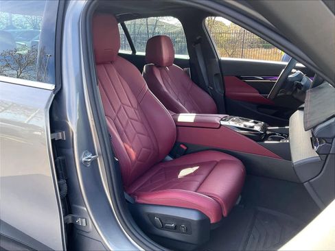 Certified 2025 BMW i5 xDrive40 w/ Premium Package AWD/4WD image 9