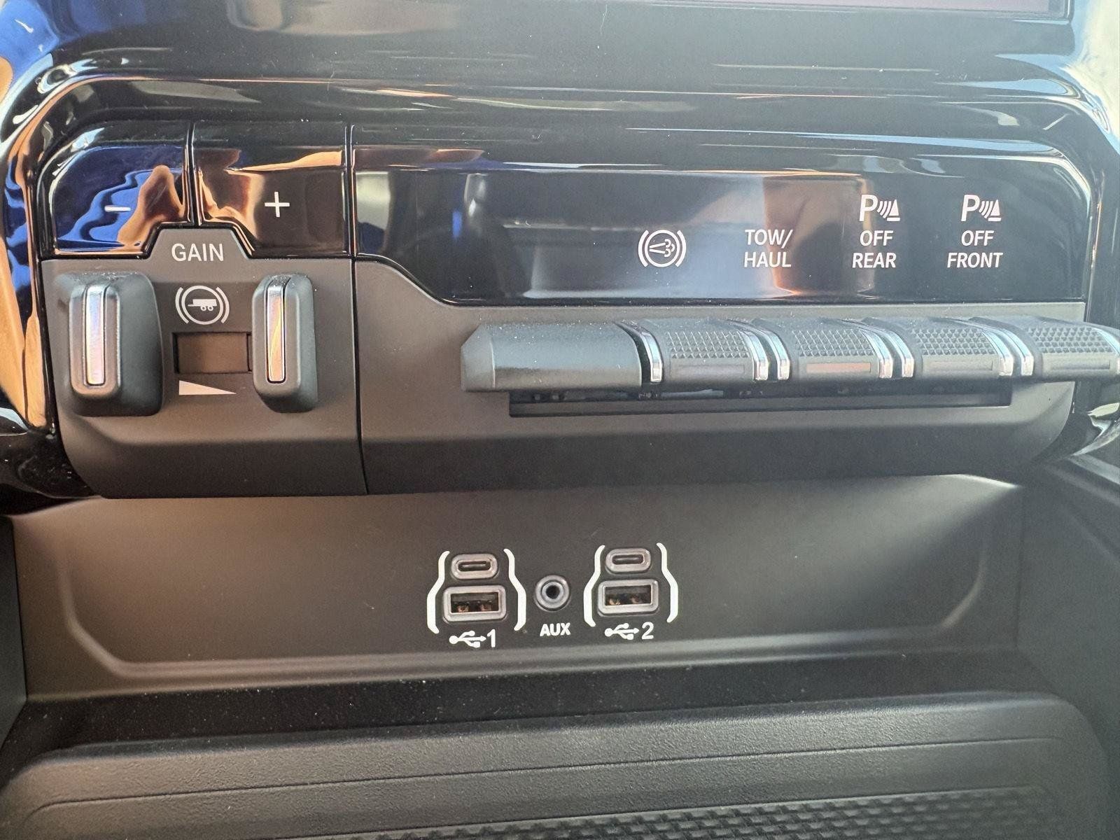 New 2026 RAM 3500 Big Horn AWD/4WD image 30